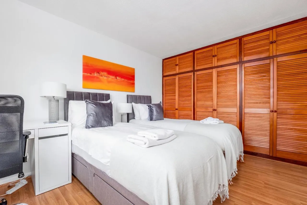 4 Bedroom House With Parking & Garden By Cherry Inn Short Let'S & Services Accomodation Cambridge  0*, Cambridge (Cambridgeshire) United Kingdom