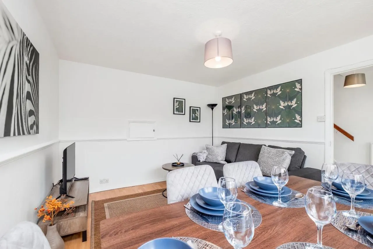 Apartment 4 Bedroom House With Parking & Garden By Cherry Inn Short Let'S & Services Accomodation Cambridge