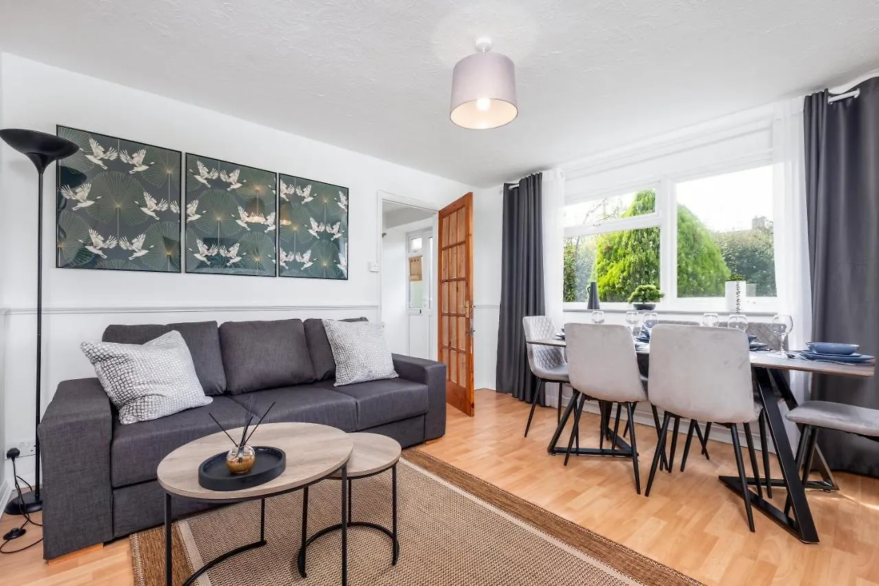 4 Bedroom House With Parking & Garden By Cherry Inn Short Let'S & Services Accomodation Cambridge  0*, Cambridge (Cambridgeshire)